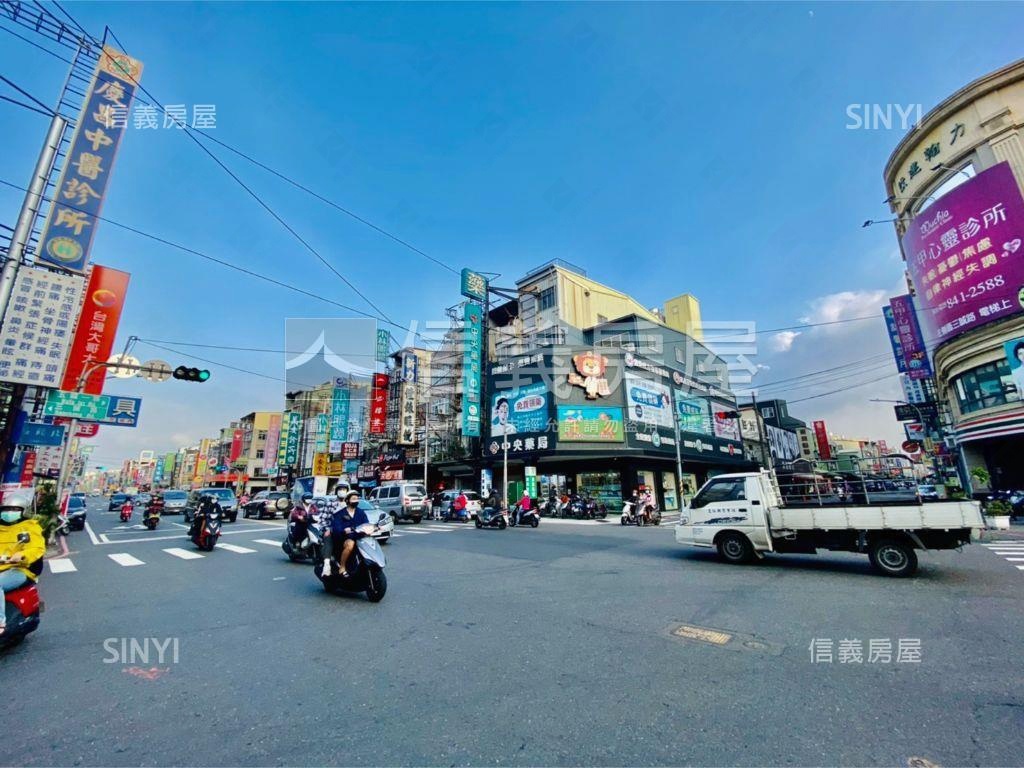 鳳山五甲機能好棒棒３房房屋室內格局與周邊環境