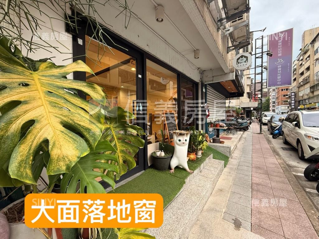 醒目招牌邊間金店面房屋室內格局與周邊環境