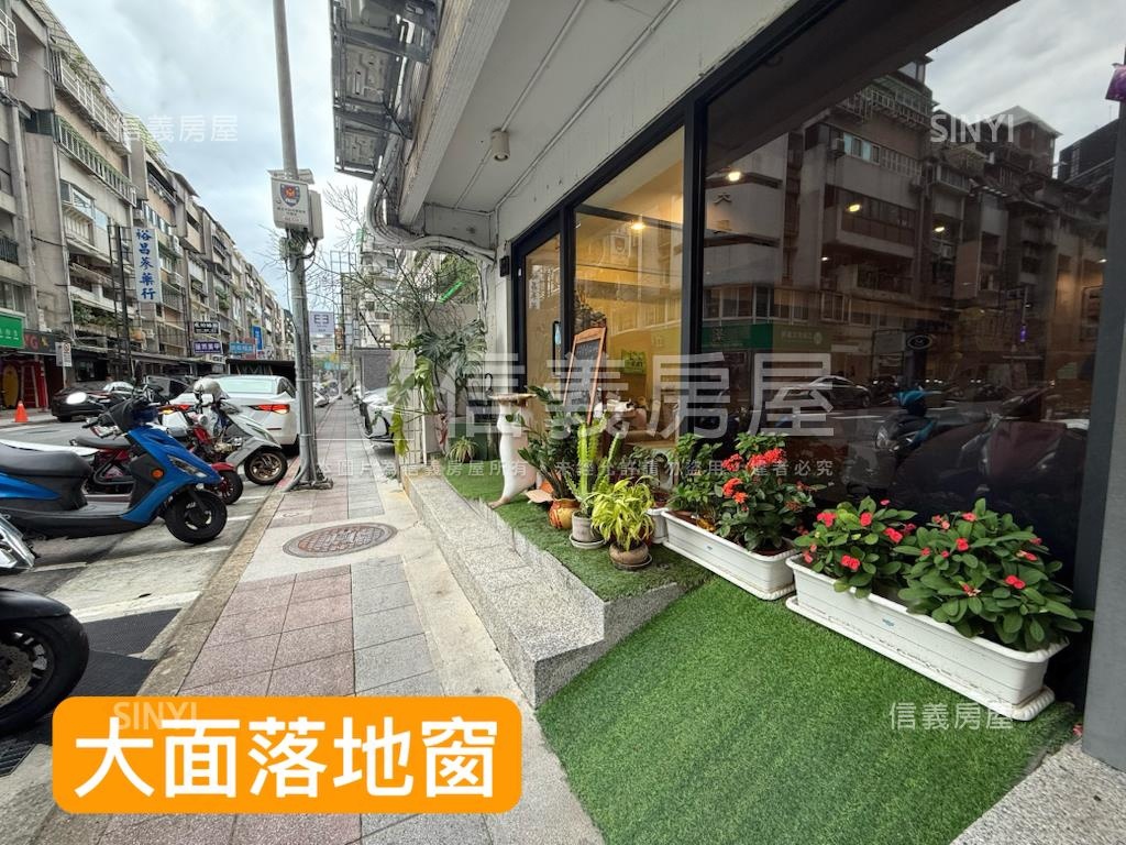 醒目招牌邊間金店面房屋室內格局與周邊環境