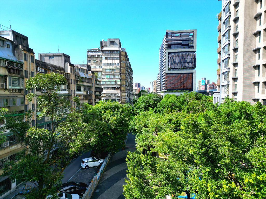 東區大土持｜公園樹海美宅房屋室內格局與周邊環境
