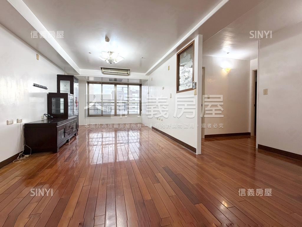 捷運高樓景觀邊間三房車位房屋室內格局與周邊環境