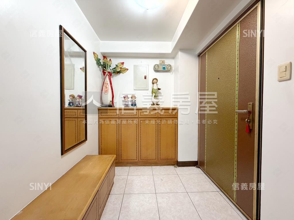 捷運高樓景觀邊間三房車位房屋室內格局與周邊環境