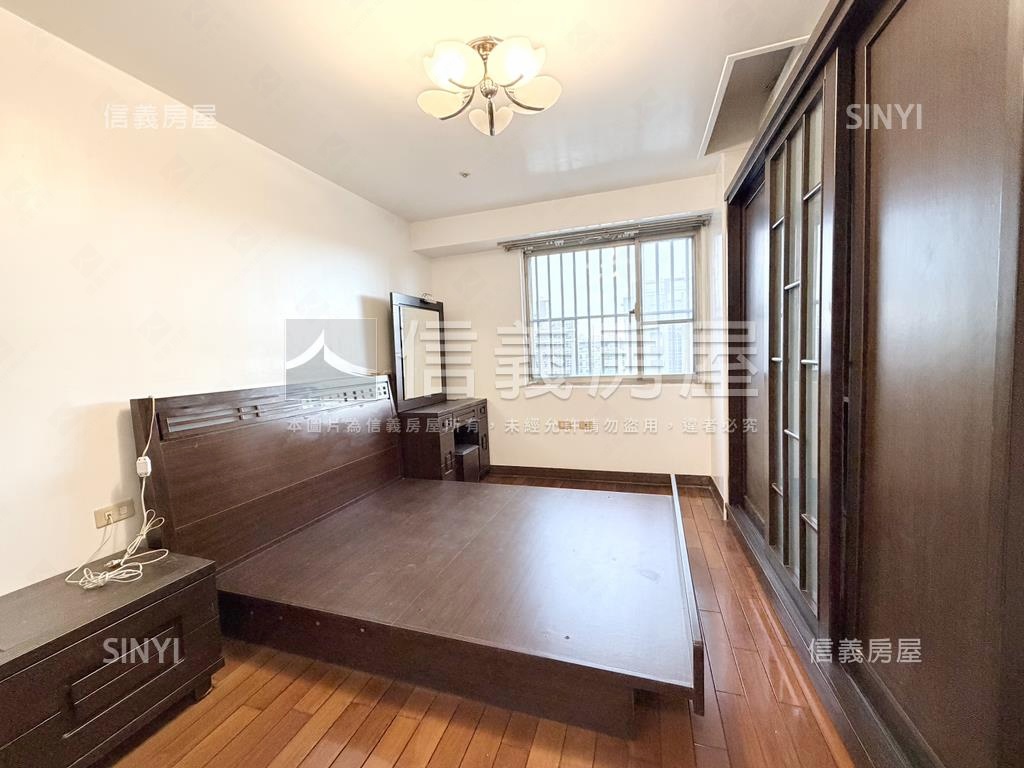 捷運高樓景觀邊間三房車位房屋室內格局與周邊環境