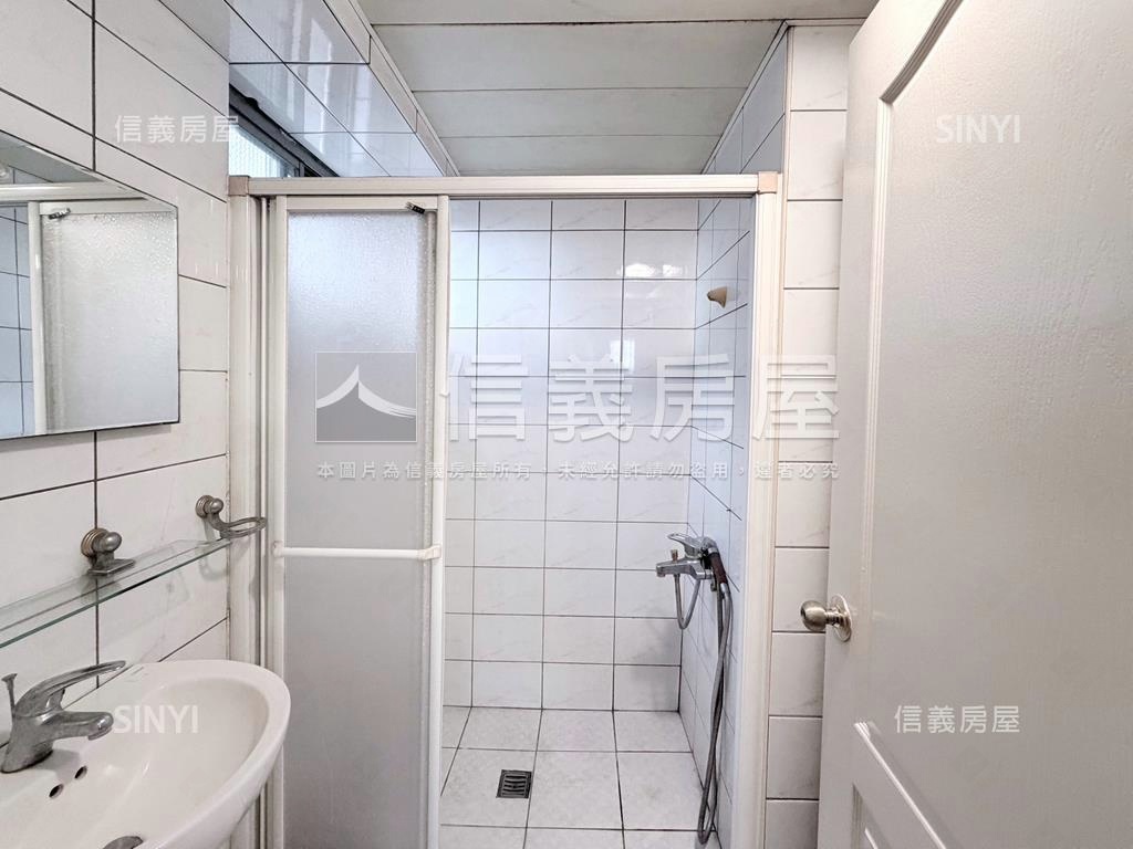 捷運高樓景觀邊間三房車位房屋室內格局與周邊環境