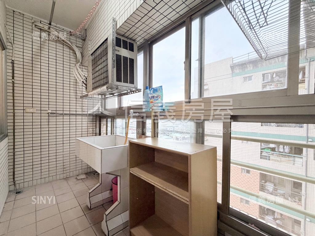 捷運高樓景觀邊間三房車位房屋室內格局與周邊環境