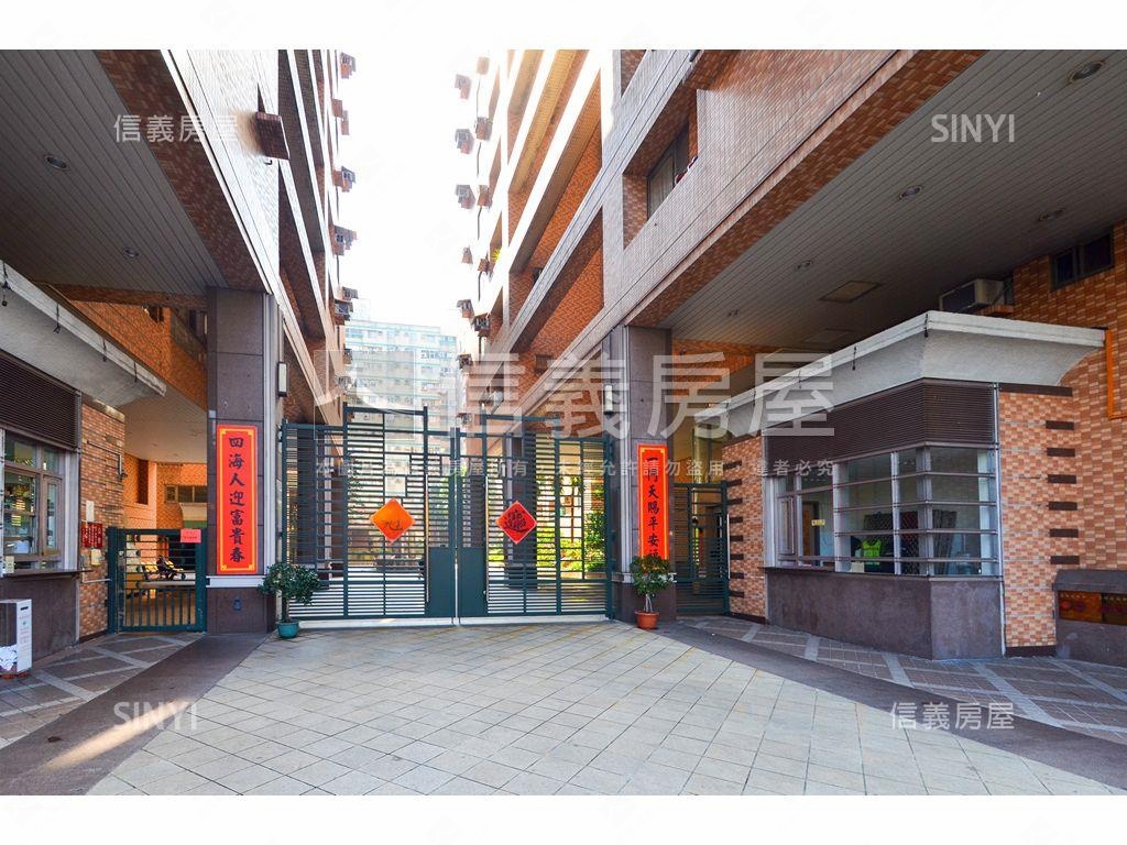 捷運高樓景觀邊間三房車位房屋室內格局與周邊環境