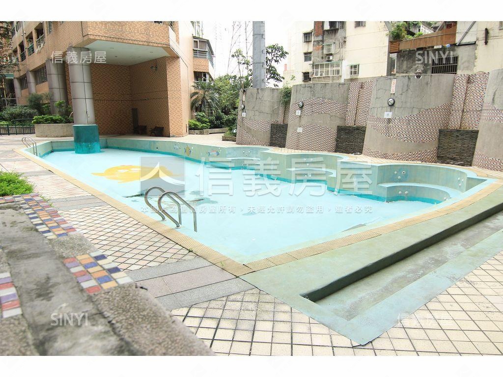 捷運高樓景觀邊間三房車位房屋室內格局與周邊環境