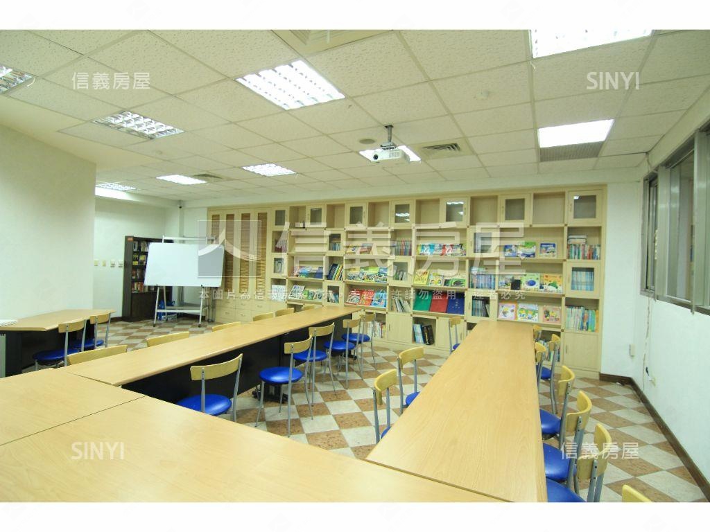 捷運高樓景觀邊間三房車位房屋室內格局與周邊環境