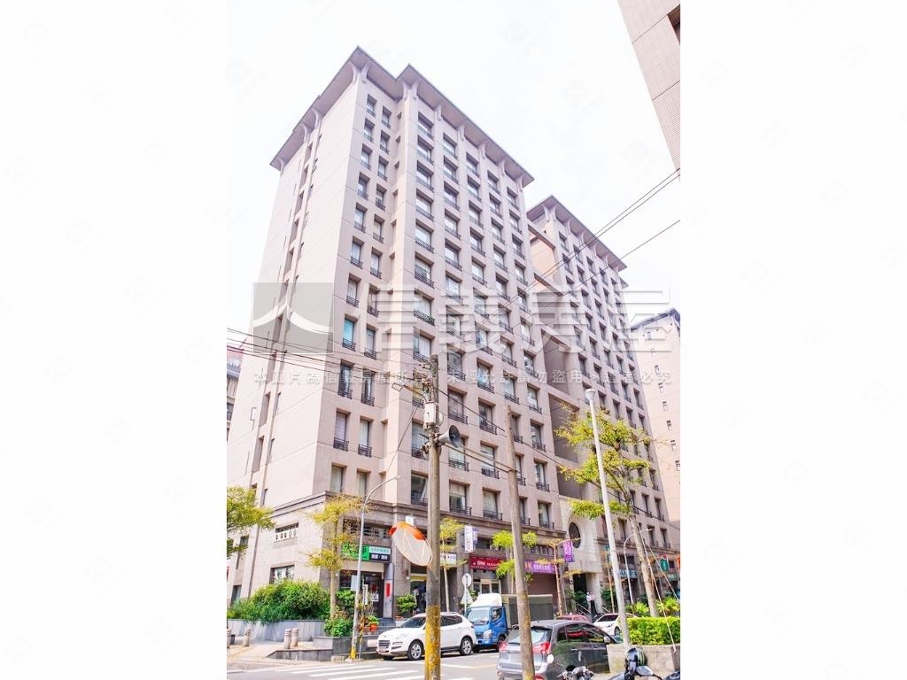 喜來登挑高套房房屋室內格局與周邊環境