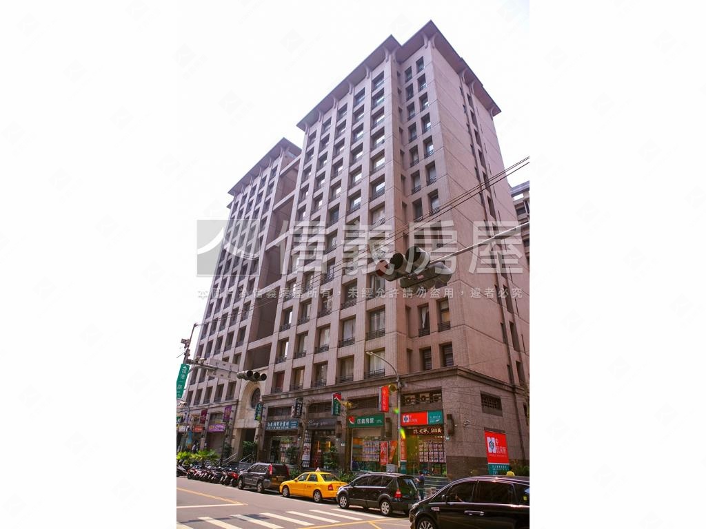 喜來登挑高套房房屋室內格局與周邊環境