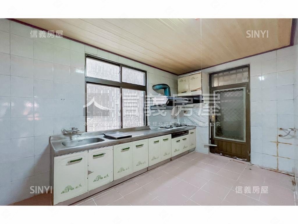 近潭子車站低總價邊間透天房屋室內格局與周邊環境