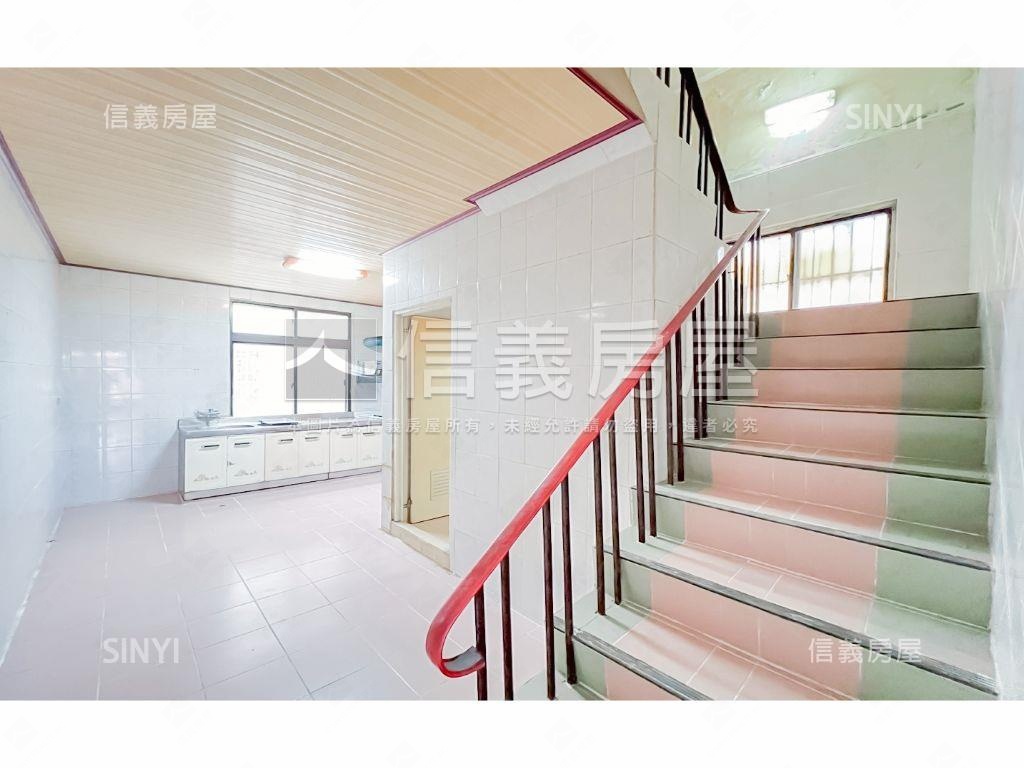 近潭子車站低總價邊間透天房屋室內格局與周邊環境