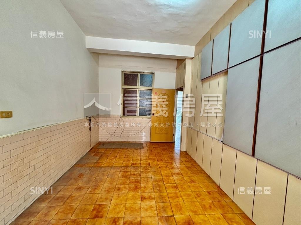 面右昌國中校園透天房屋室內格局與周邊環境