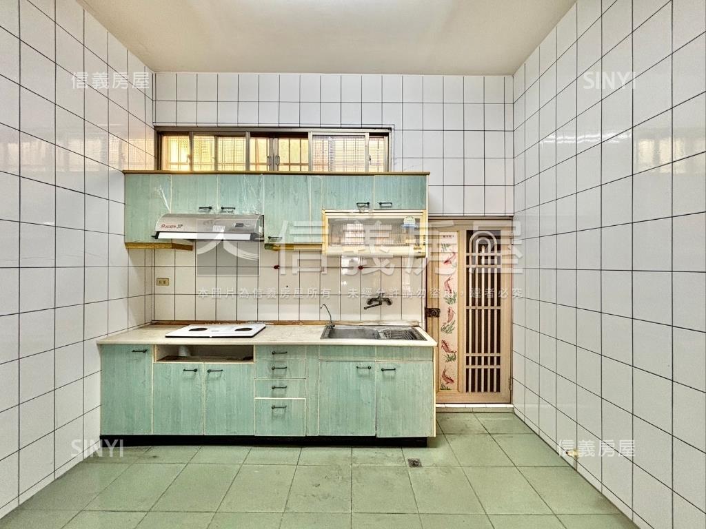 面右昌國中校園透天房屋室內格局與周邊環境