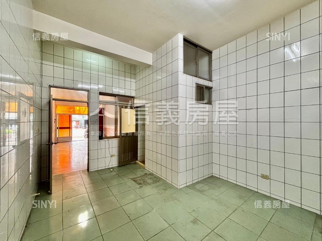 面右昌國中校園透天房屋室內格局與周邊環境