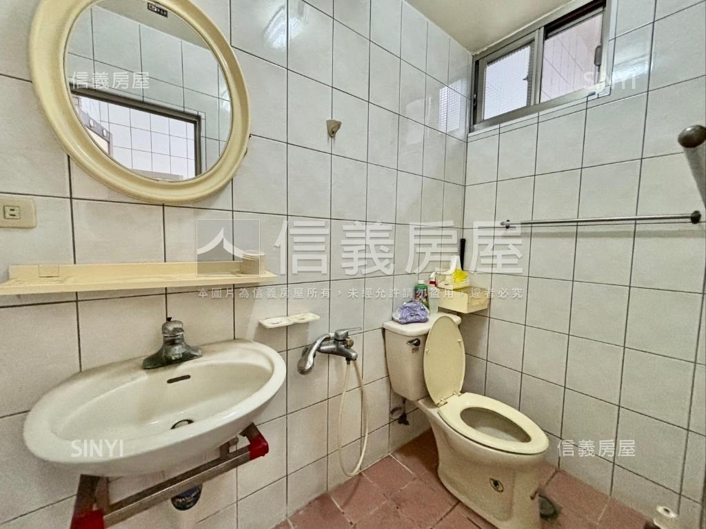 面右昌國中校園透天房屋室內格局與周邊環境