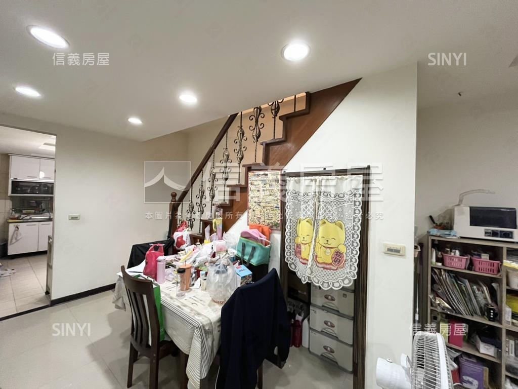 專任蘆洲捷運站四樓頂加房屋室內格局與周邊環境