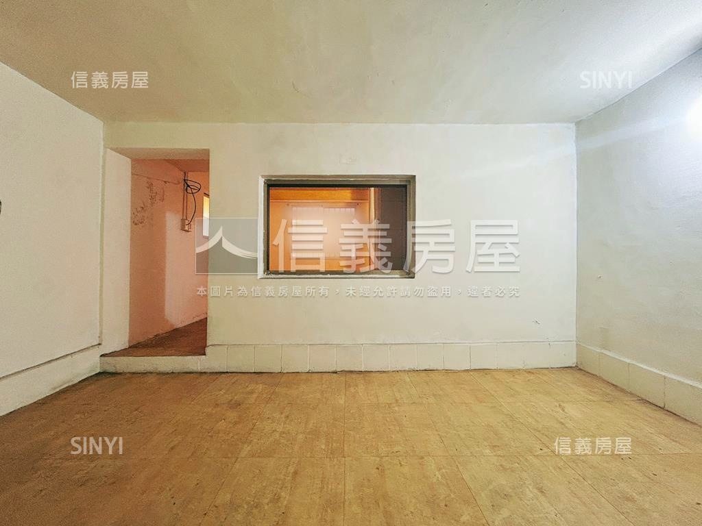 近鳳山車站邊間透天房屋室內格局與周邊環境