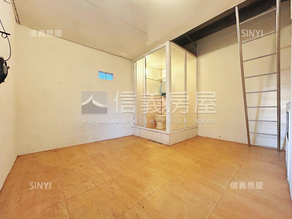 近鳳山車站邊間透天房屋室內格局與周邊環境