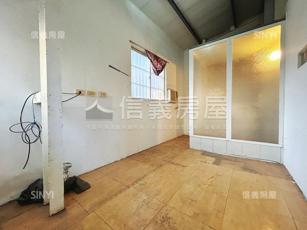 近鳳山車站邊間透天房屋室內格局與周邊環境