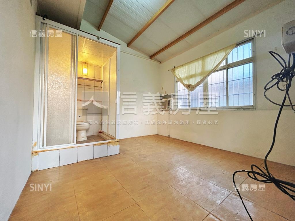 近鳳山車站邊間透天房屋室內格局與周邊環境