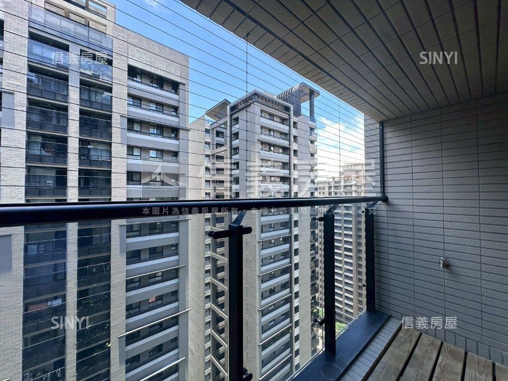 雲世紀Ａ區３房平車位房屋室內格局與周邊環境