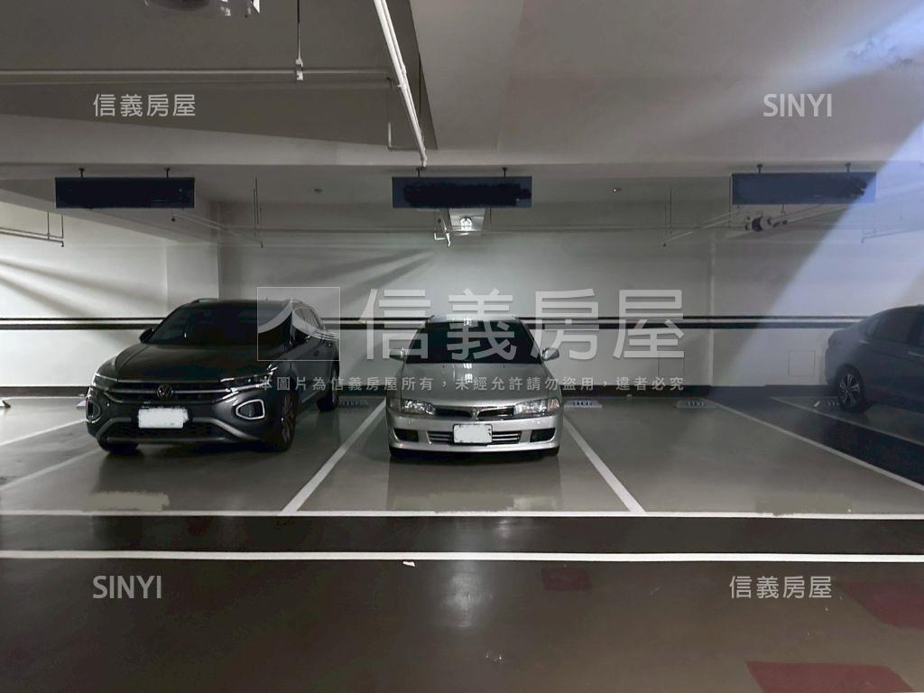 雲世紀Ａ區３房平車位房屋室內格局與周邊環境