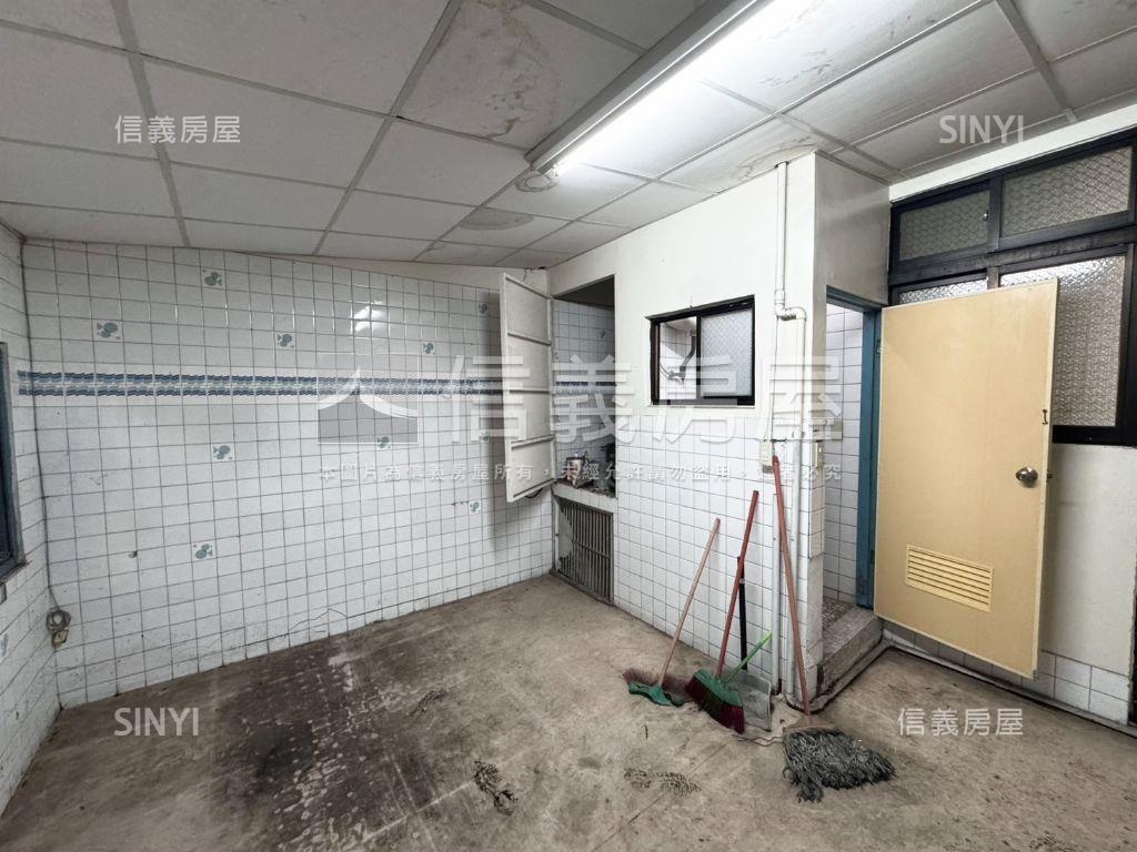 專任稀有釋出正崇德路透店房屋室內格局與周邊環境