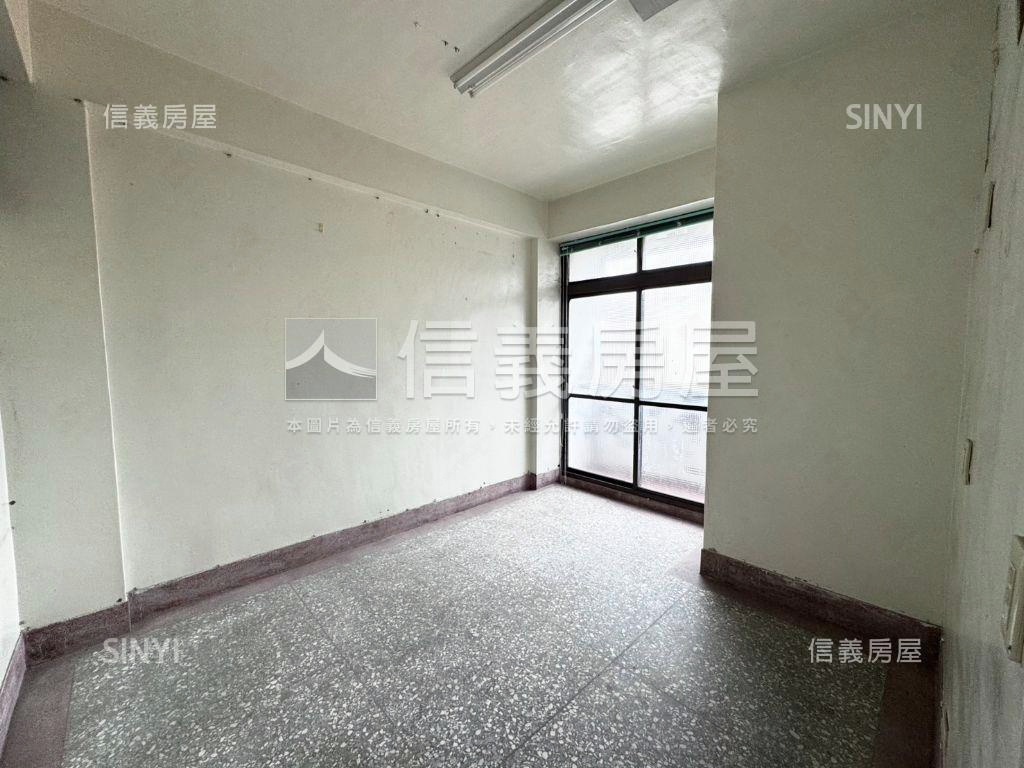 專任稀有釋出正崇德路透店房屋室內格局與周邊環境