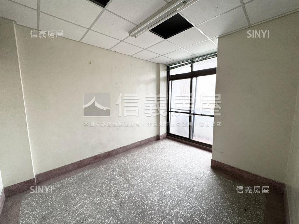 專任稀有釋出正崇德路透店房屋室內格局與周邊環境
