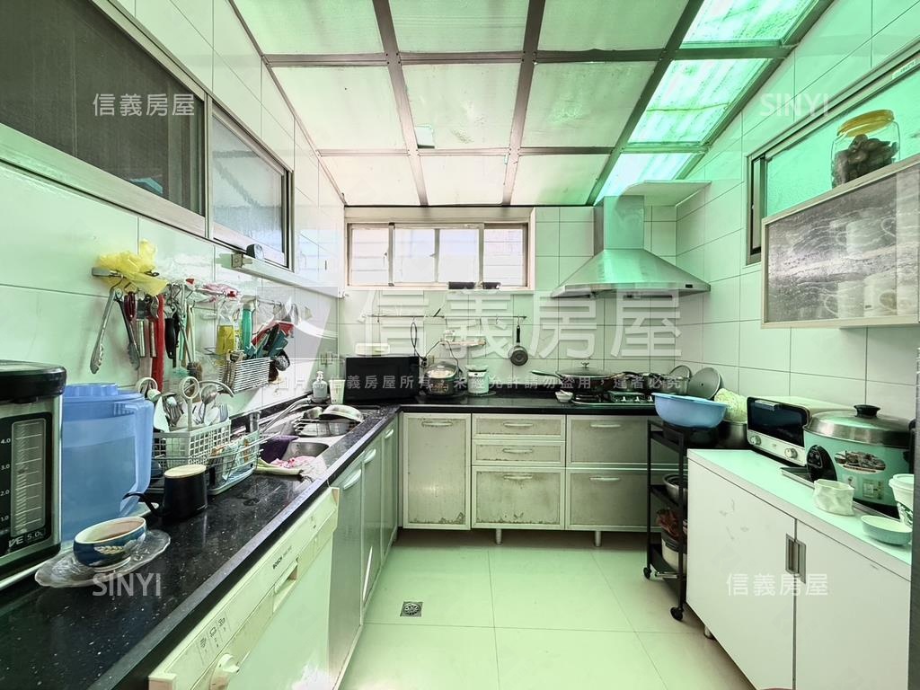 三角窗日式庭園房屋室內格局與周邊環境