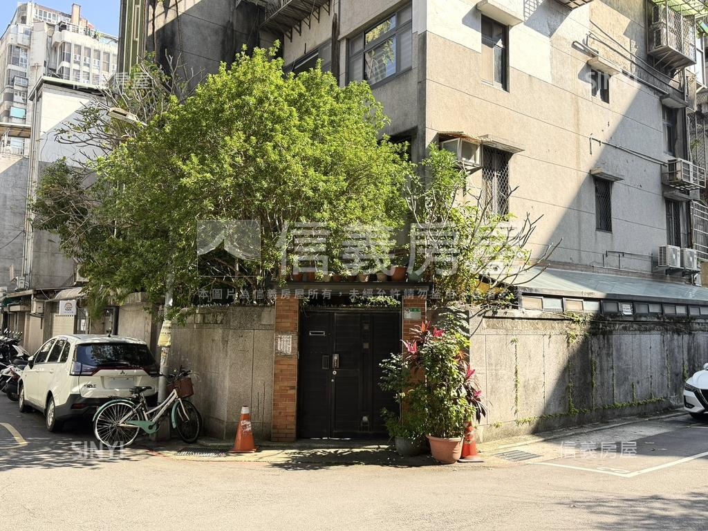 三角窗日式庭園房屋室內格局與周邊環境