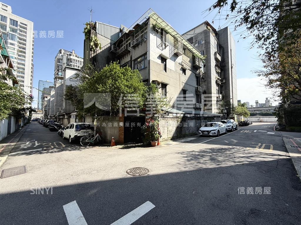 三角窗日式庭園房屋室內格局與周邊環境