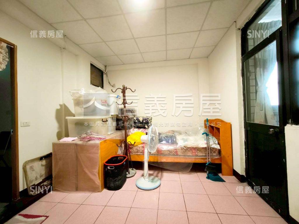 近家樂福車庫美透天房屋室內格局與周邊環境