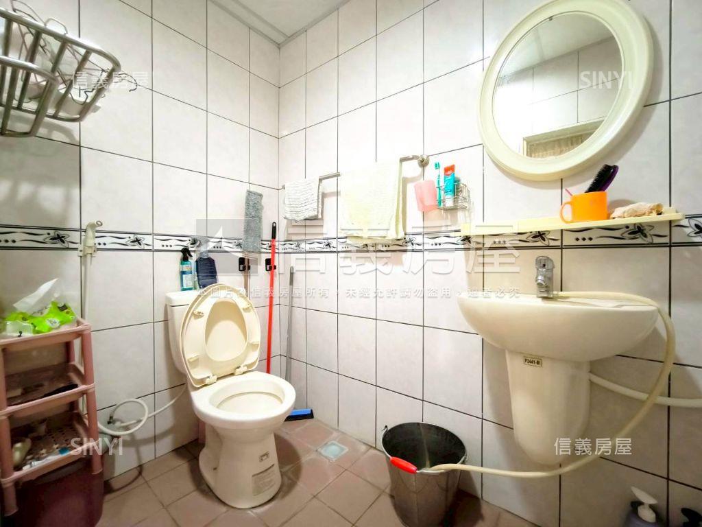 近家樂福車庫美透天房屋室內格局與周邊環境