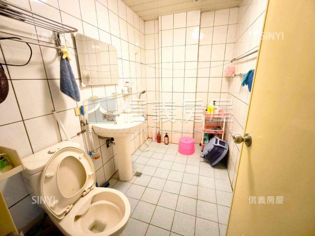 近家樂福車庫美透天房屋室內格局與周邊環境
