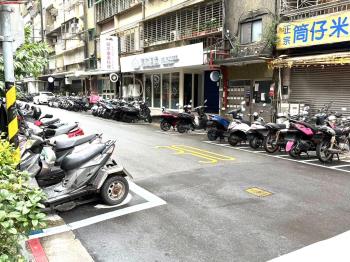 南京三民站附近金店面