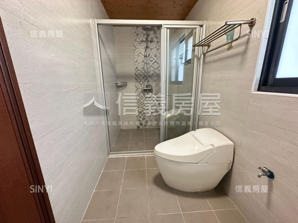 九份子約６年邊間採光車墅房屋室內格局與周邊環境