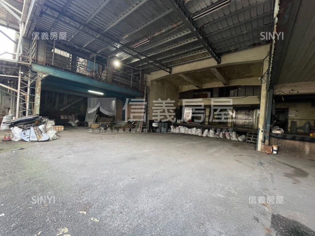 ５１８坪角窗捷運廠房房屋室內格局與周邊環境