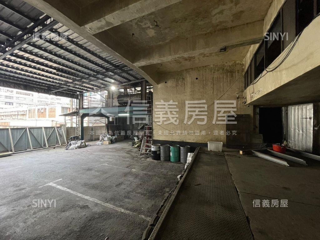 ５１８坪角窗捷運廠房房屋室內格局與周邊環境