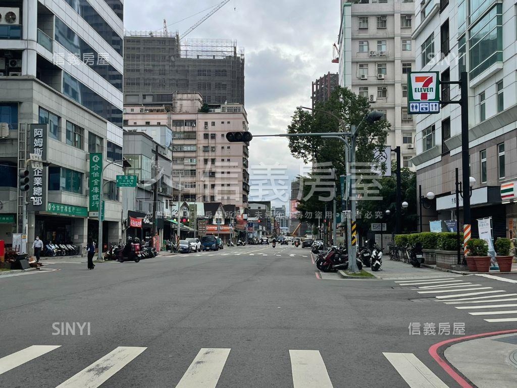 ５１８坪角窗捷運廠房房屋室內格局與周邊環境