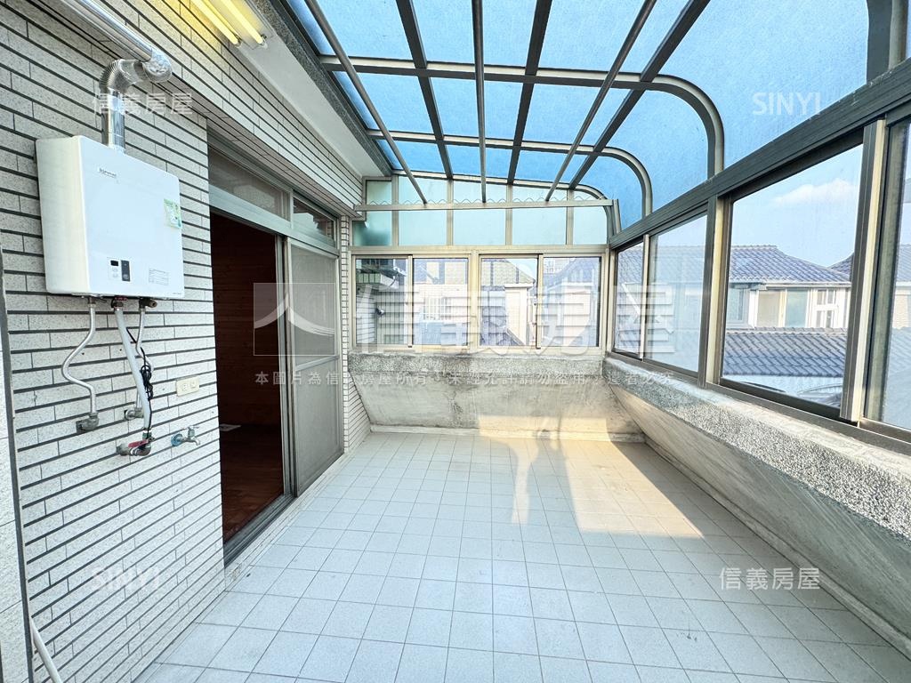 竹北美景車庫採光透天房屋室內格局與周邊環境
