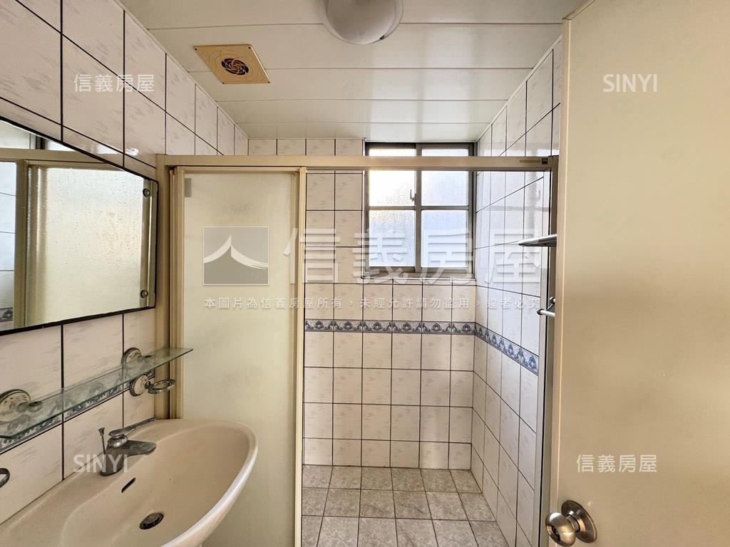 竹北美景車庫採光透天房屋室內格局與周邊環境