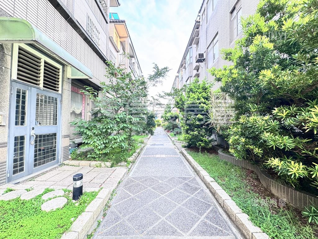 竹北美景車庫採光透天房屋室內格局與周邊環境