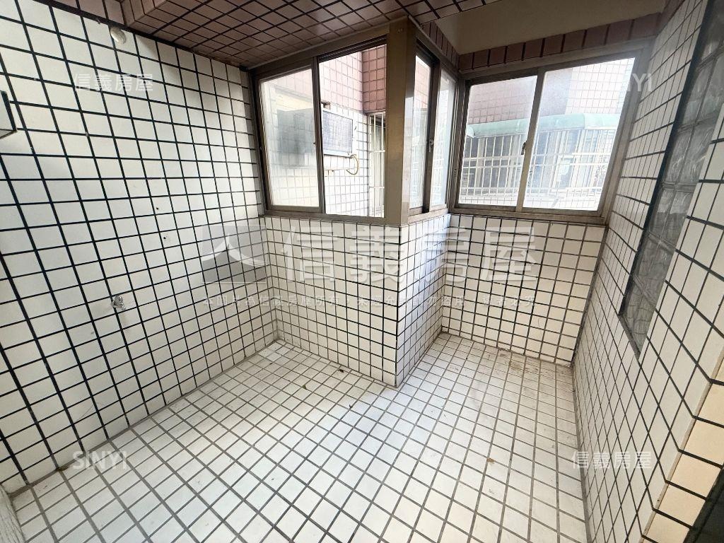 大雅公園精裝電梯三房車位房屋室內格局與周邊環境