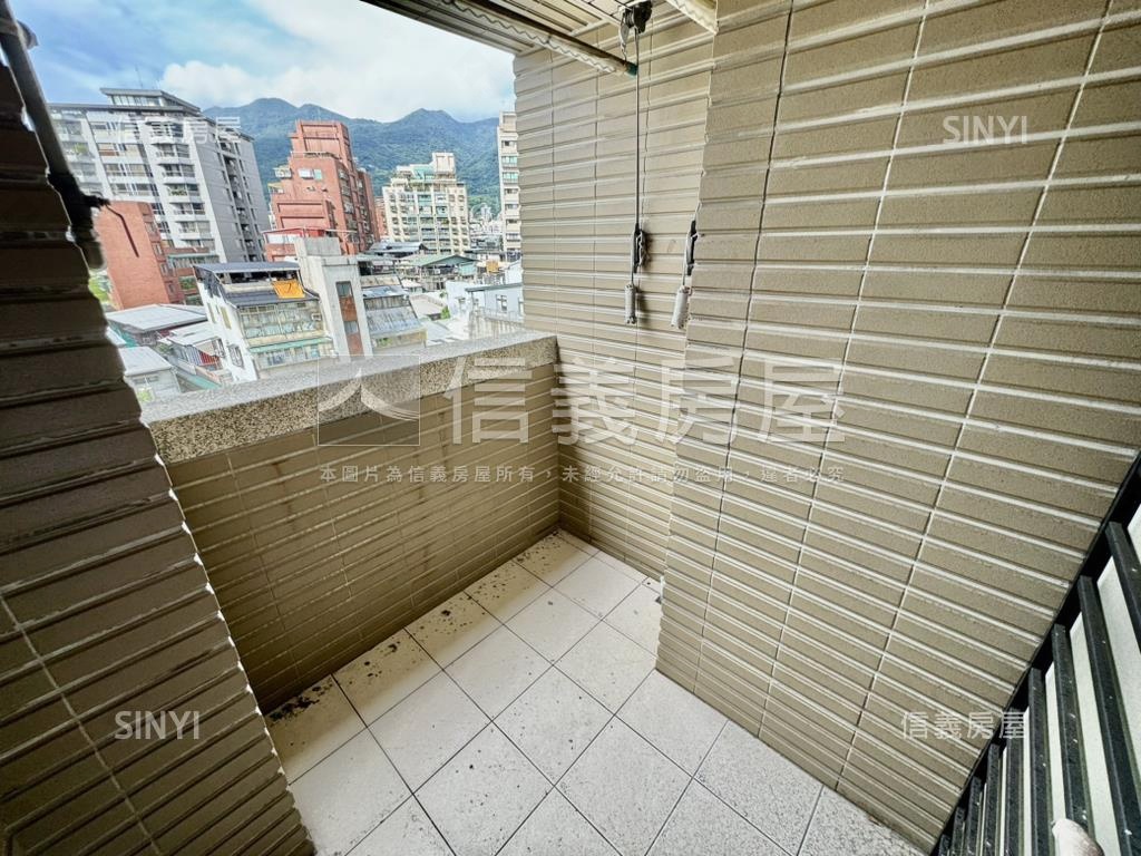享受北投挑高大器四房房屋室內格局與周邊環境