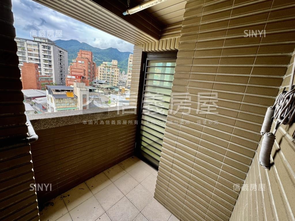 享受北投挑高大器四房房屋室內格局與周邊環境