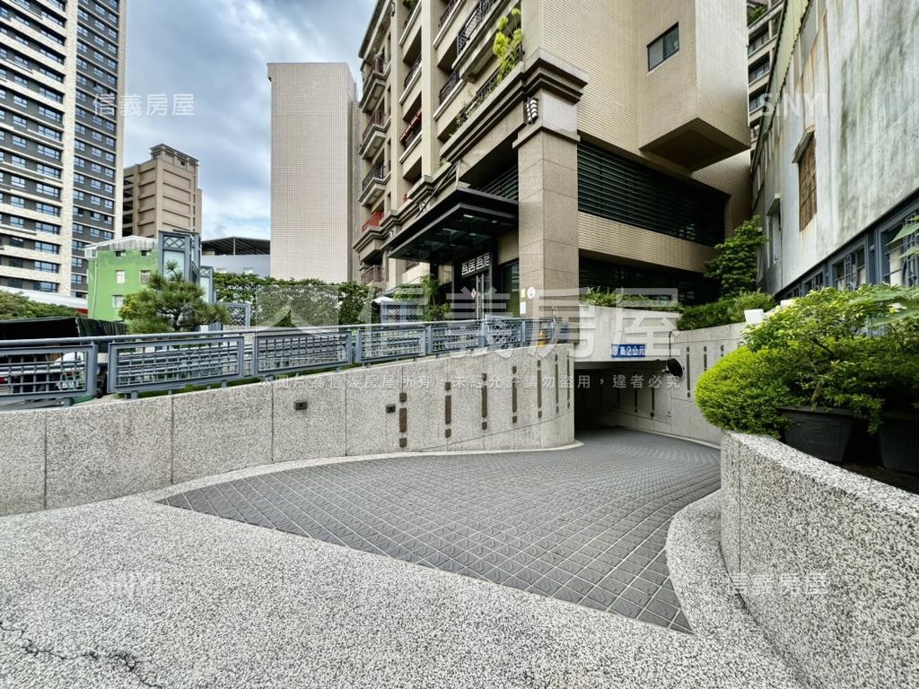 享受北投挑高大器四房房屋室內格局與周邊環境
