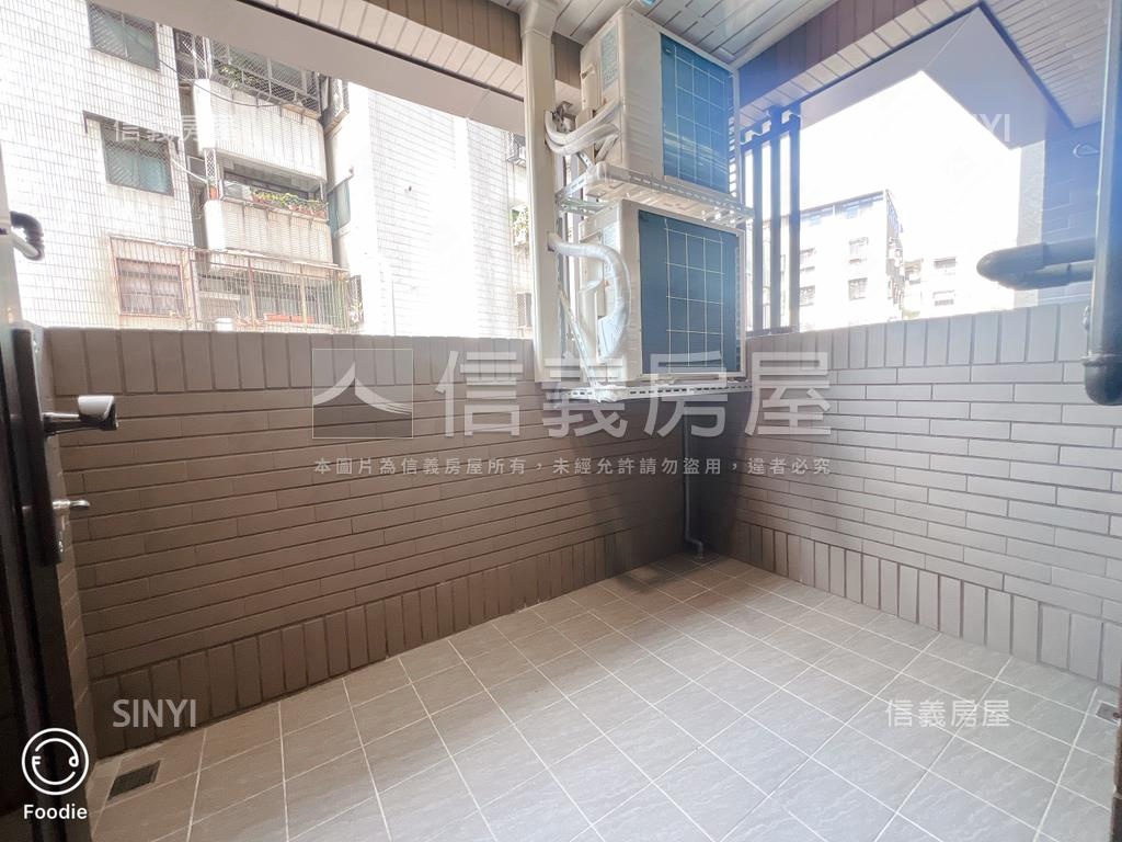 ●全新裝潢●邊間三房車位房屋室內格局與周邊環境