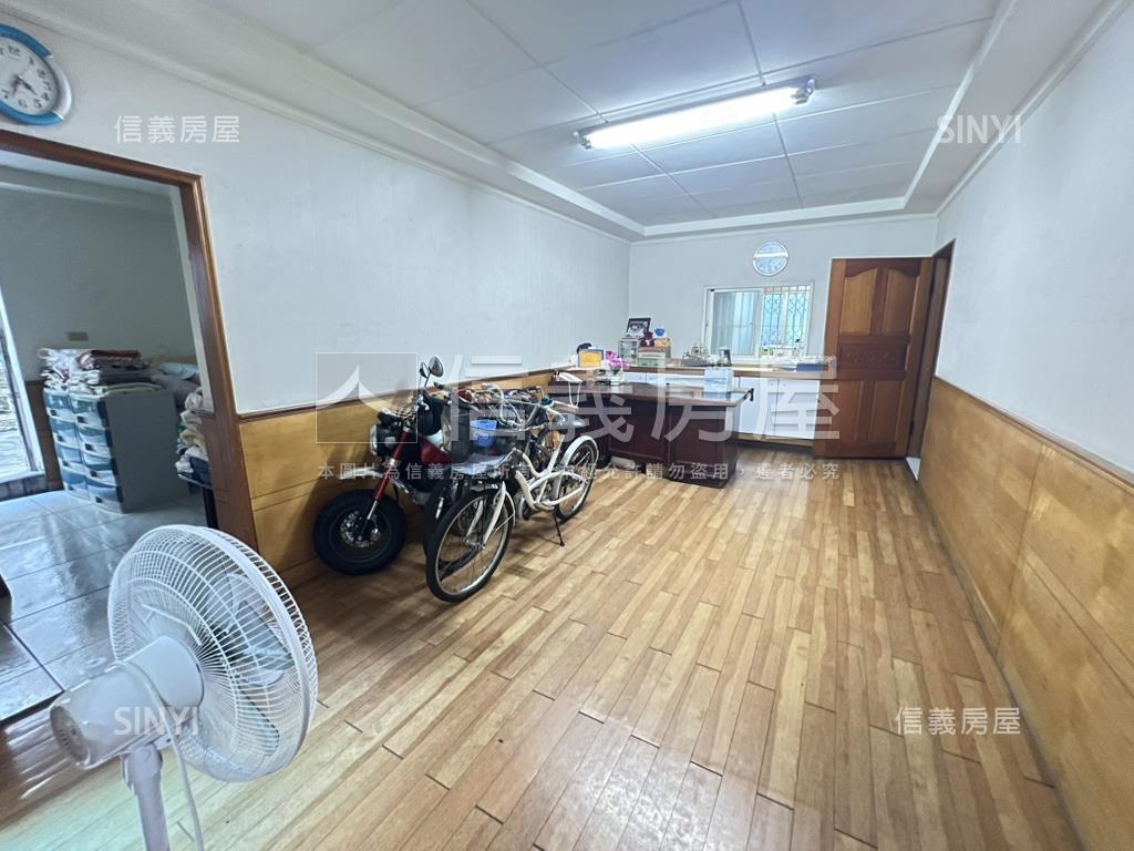 站前。面寬約九米百坪店住房屋室內格局與周邊環境